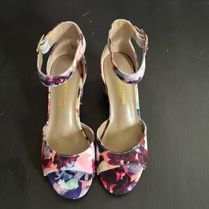 DreamPairs floral Chunkle 2.2 inch block heel with gold buckle strap